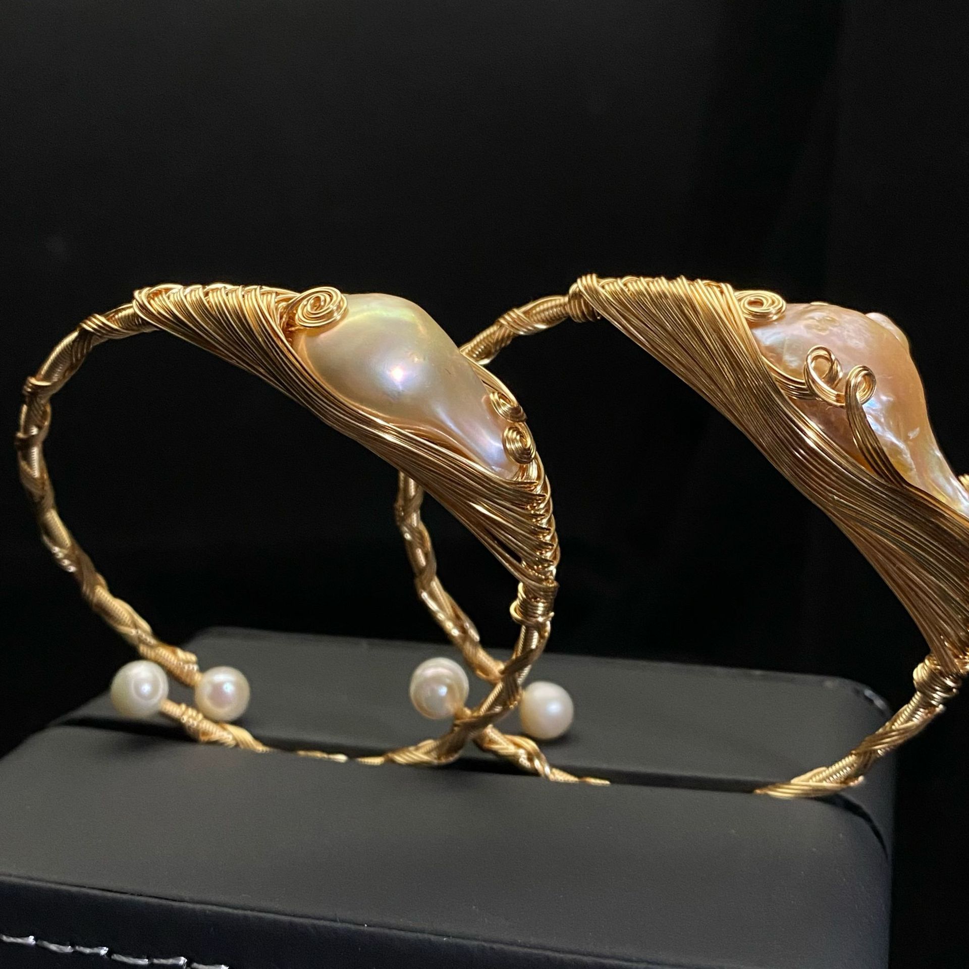 Natural Freshwater Baroque Shaped Pearl Hand-woven Adjustable Bracelet