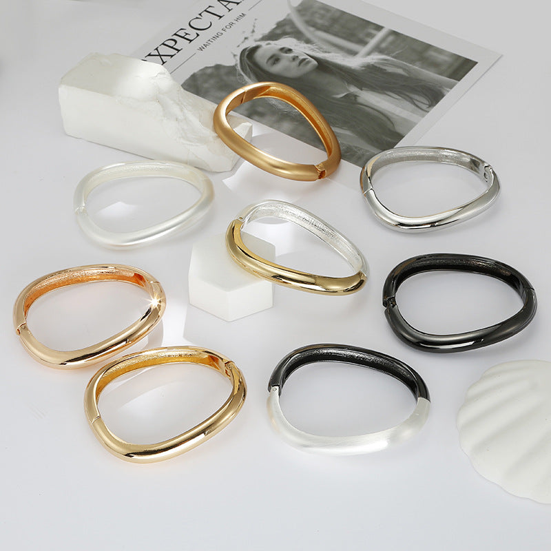 Pulsera asimétrica de aleación de zinc irregular de alto grado