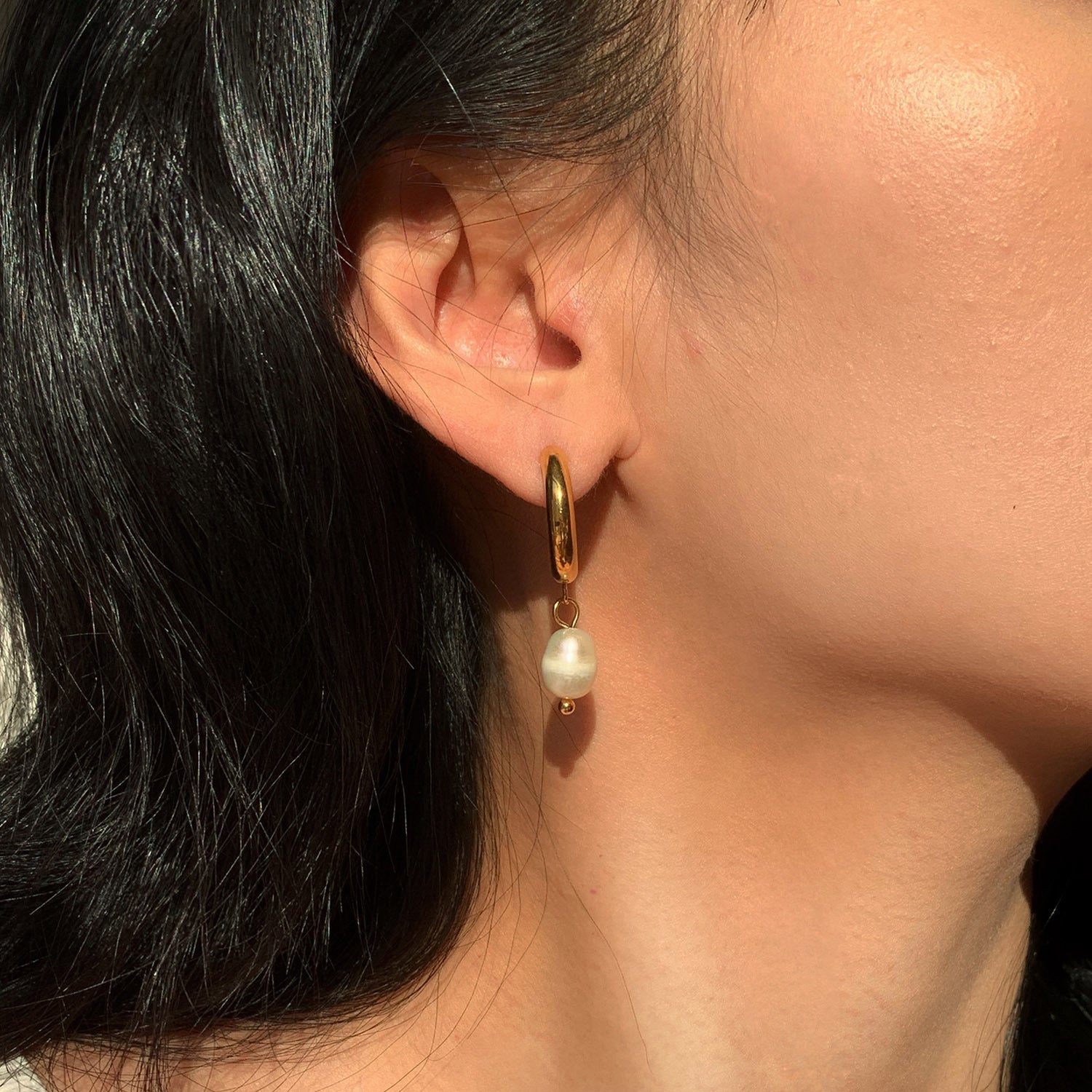 Pendientes de acero inoxidable de oro de 18 quilates con perlas de personalidad a la moda