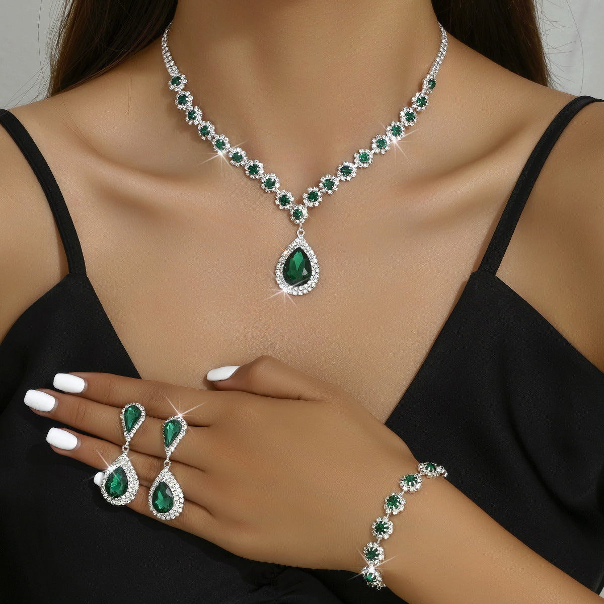 Modeschmuck Brautschmuck Anzug Halskette Ohrstecker Armband dreiteiliges Set