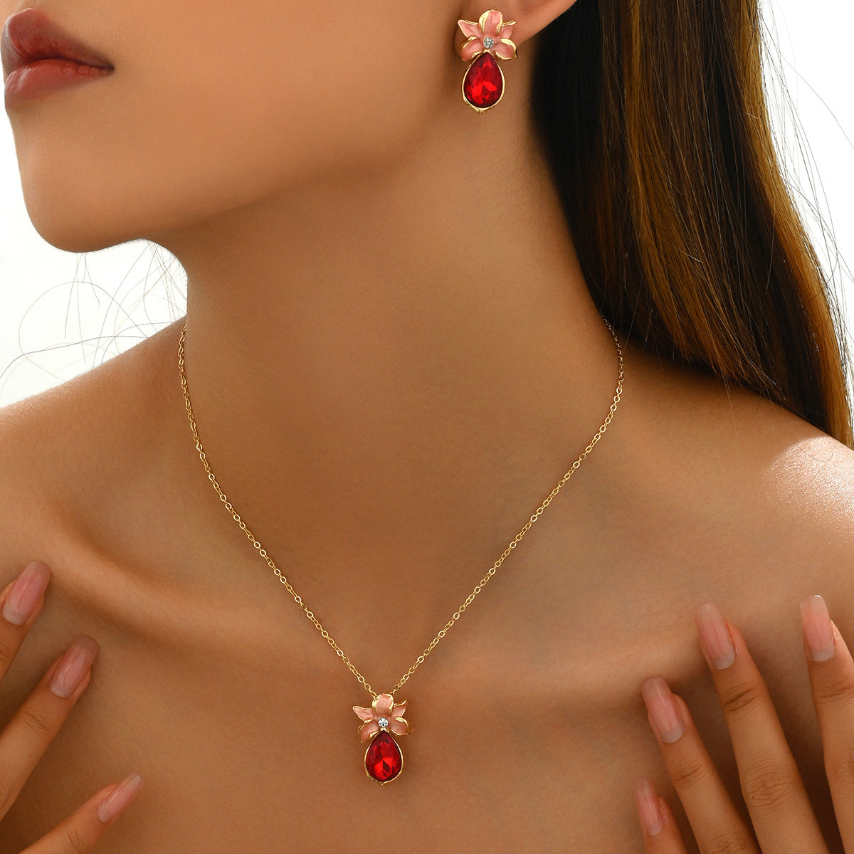 Schmuck-Set mit Blumenkette und Ohrringen, eingelegt mit Zirkon