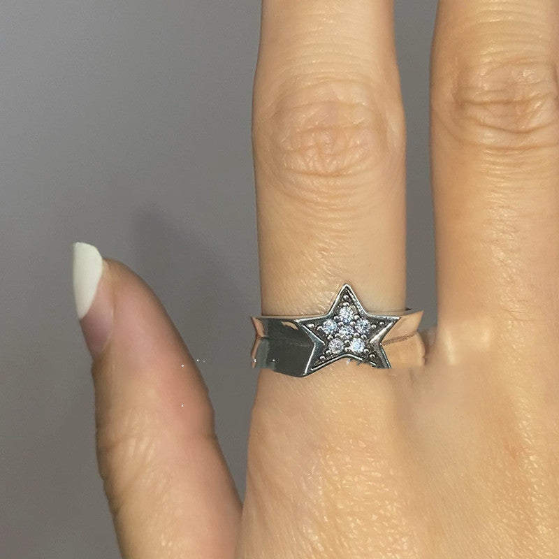 Weiblicher Minderheiten-Design Y2k Vintage Ring mit fünfzackigem Stern