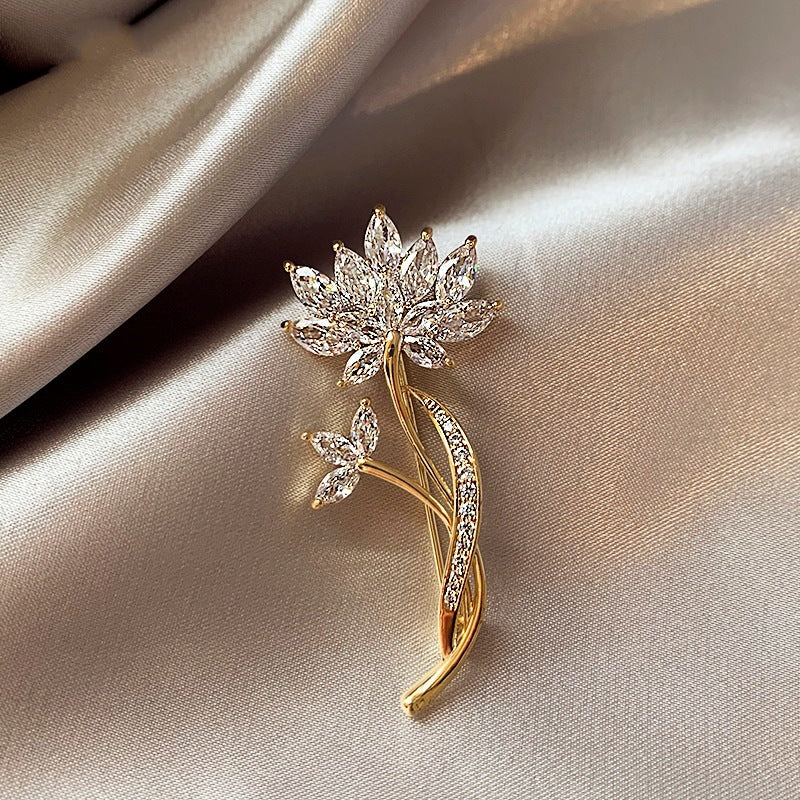 Nuevo Broche de Aleación de Alta Sensación de Nicho de Alta Gama, Pin para Abrigo y Traje, Corsage Versátil de Alta Gama