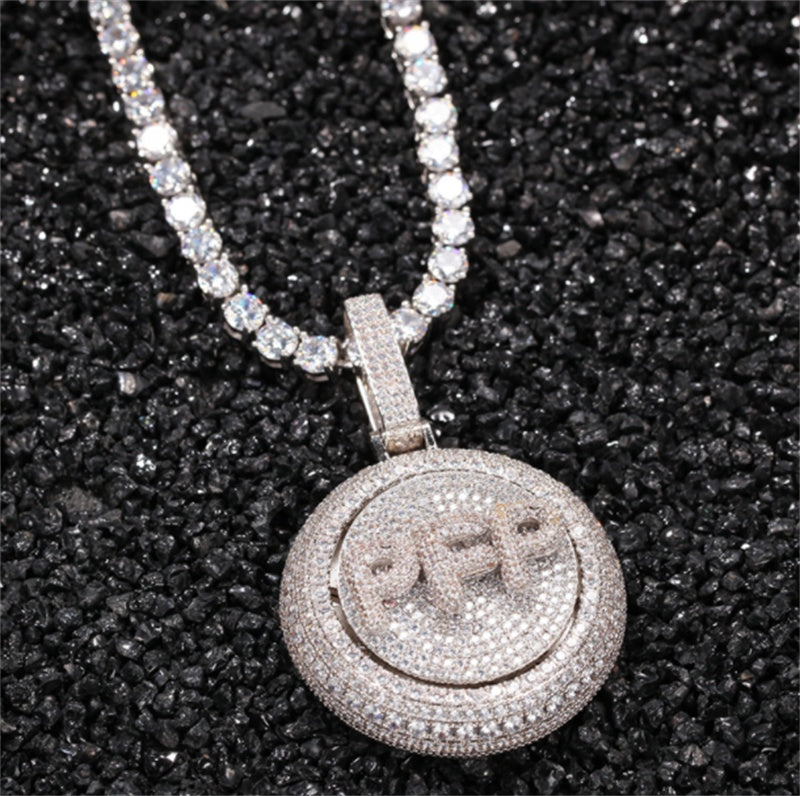 Personalisierter Hip Hop Custom Drehbarer Anhänger 26 Buchstaben Name Mikro Inkrustierter Zirkon