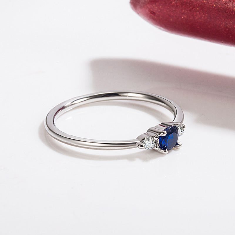 Exquisiter und kleiner blauer Diamant 14K Goldring leichter, einfacher Zirkon