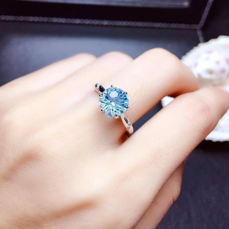 Ring mit blauem Topas „Natürliches Feuerwerk“