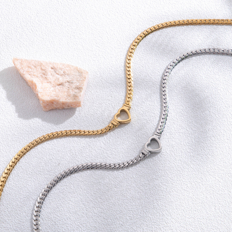 Pulsera de acero de titanio con corazón hueco, sencilla y a la moda