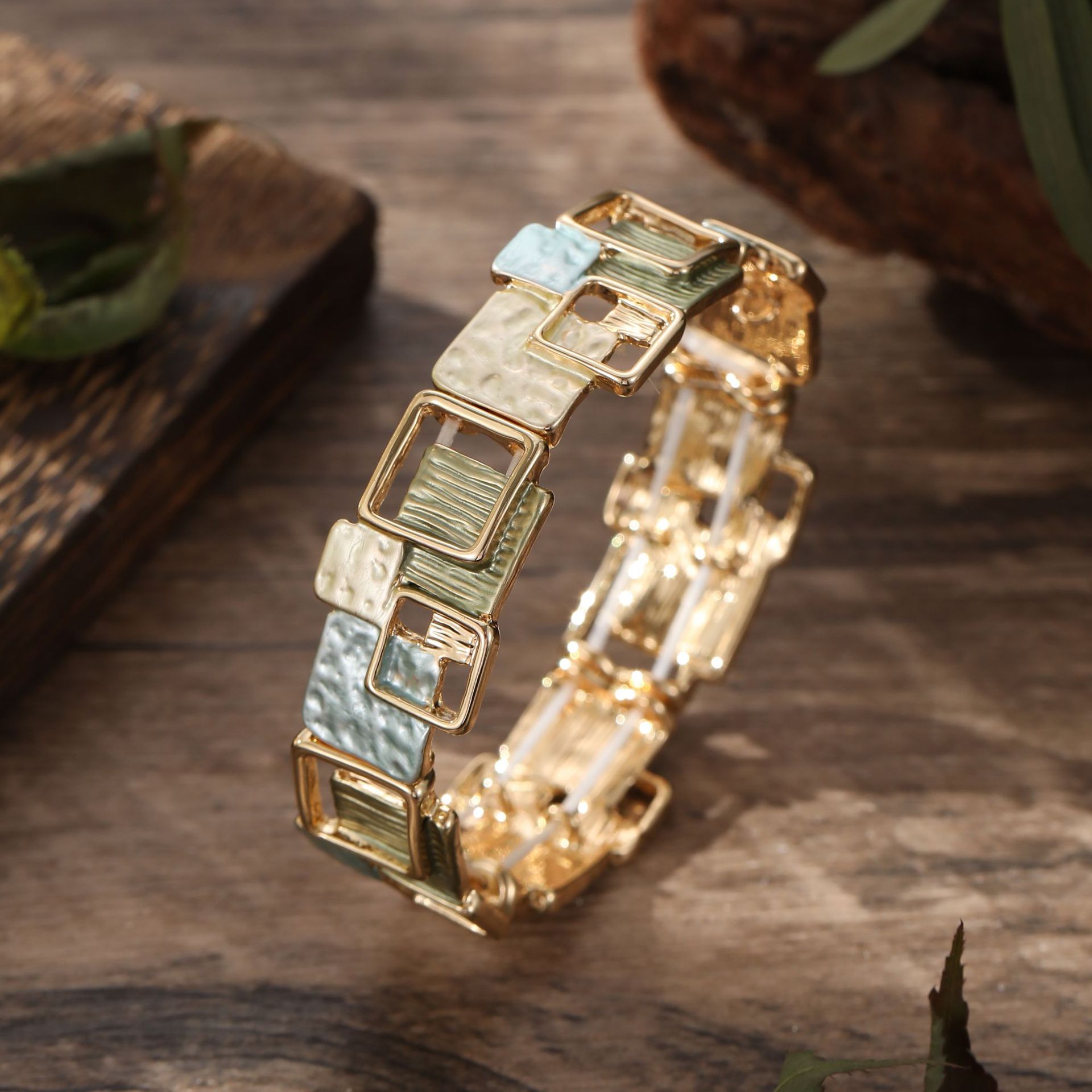 Conjunto de pendientes, pulsera y collar de cuadrados geométricos en pintura al óleo de color