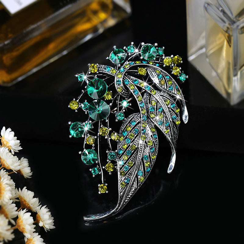 Broche de hoja hueca colorida, accesorios atmosféricos para suéter