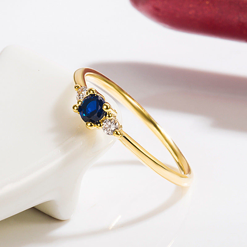Exquisiter und kleiner blauer Diamant 14K Goldring leichter, einfacher Zirkon