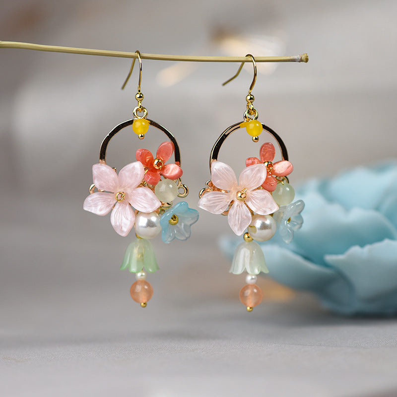 Pendientes estilo antiguo combinados con cheongsam retro