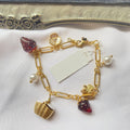 Armband aus Landpflanzen mit roten Harz-Erdbeerperlen und Edelsteinen