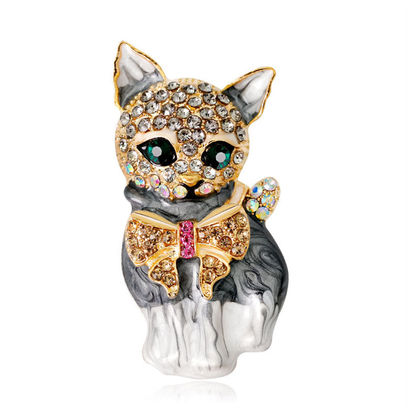 Lebhafte Stolz-Katzenbrosche für Partys, Muschel, Metallkrone, blauer Kristall, Emaille-Anstecknadel, schwarze Tierbrosche für Frauen, Schmuck-Accessoires
