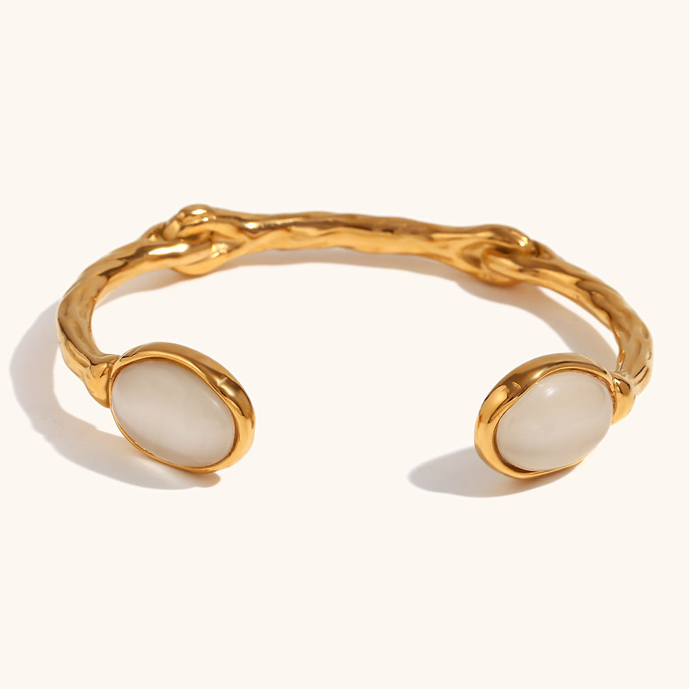 Pulsera abierta ovalada irregular de piedra natural bilateral