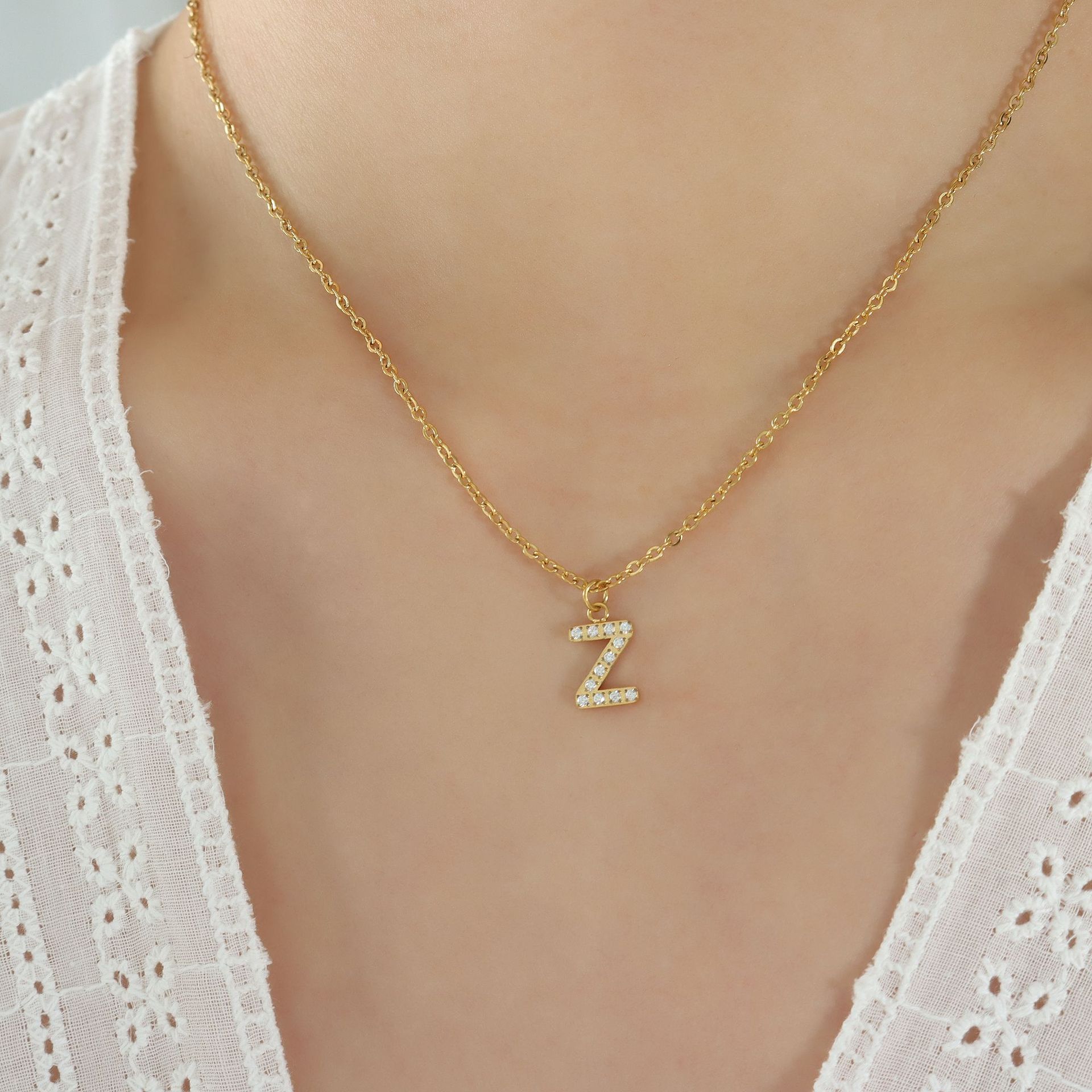 Kleiner duftender Stil Modetrend Niedliches Temperament 26 persönliche Buchstaben Zirkonia Halskette Titanschmuck