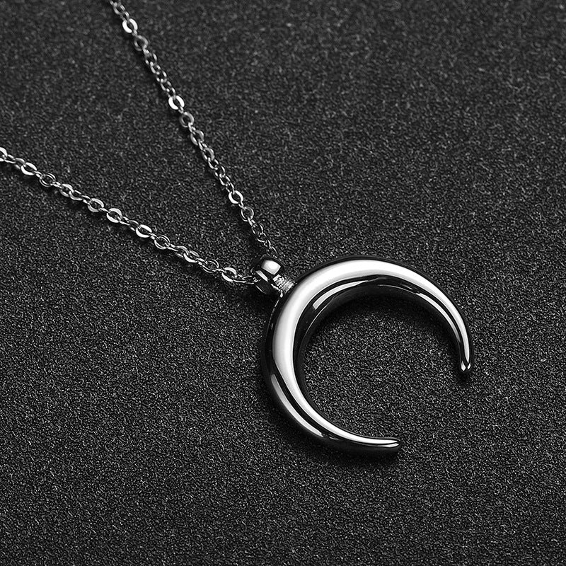 Collar con colgante de luna y cuerno de acero inoxidable de estilo minimalista