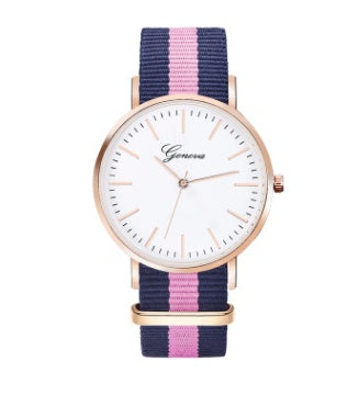 Liebhaber beobachten Frauenmodetrend Koreanische Version der einfachen Freizeit männliche Studenten Quarzuhr Nylon-Segeltuchband heißer Verkauf