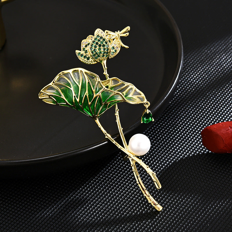 Lotus-Teich-Mondlicht-Brosche, hochwertige Damen