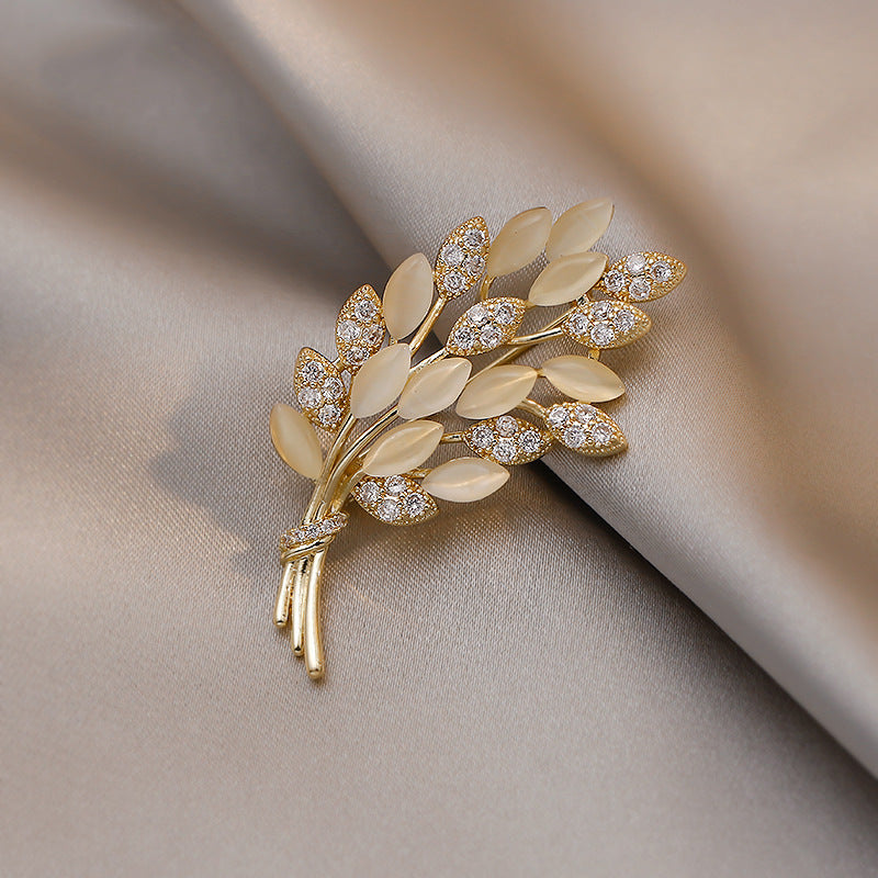 Nuevo Broche de Aleación de Alta Sensación de Nicho de Alta Gama, Pin para Abrigo y Traje, Corsage Versátil de Alta Gama