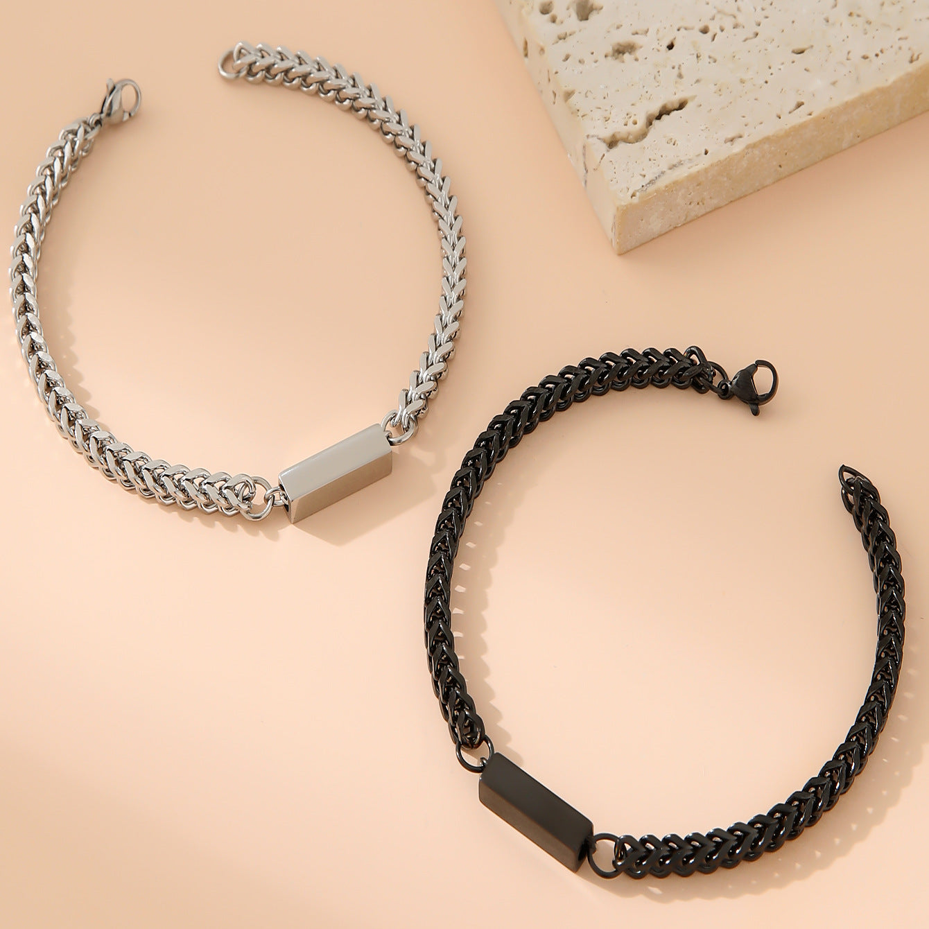 Brazalete de acero inoxidable chapado en oro de 18 quilates al vacío