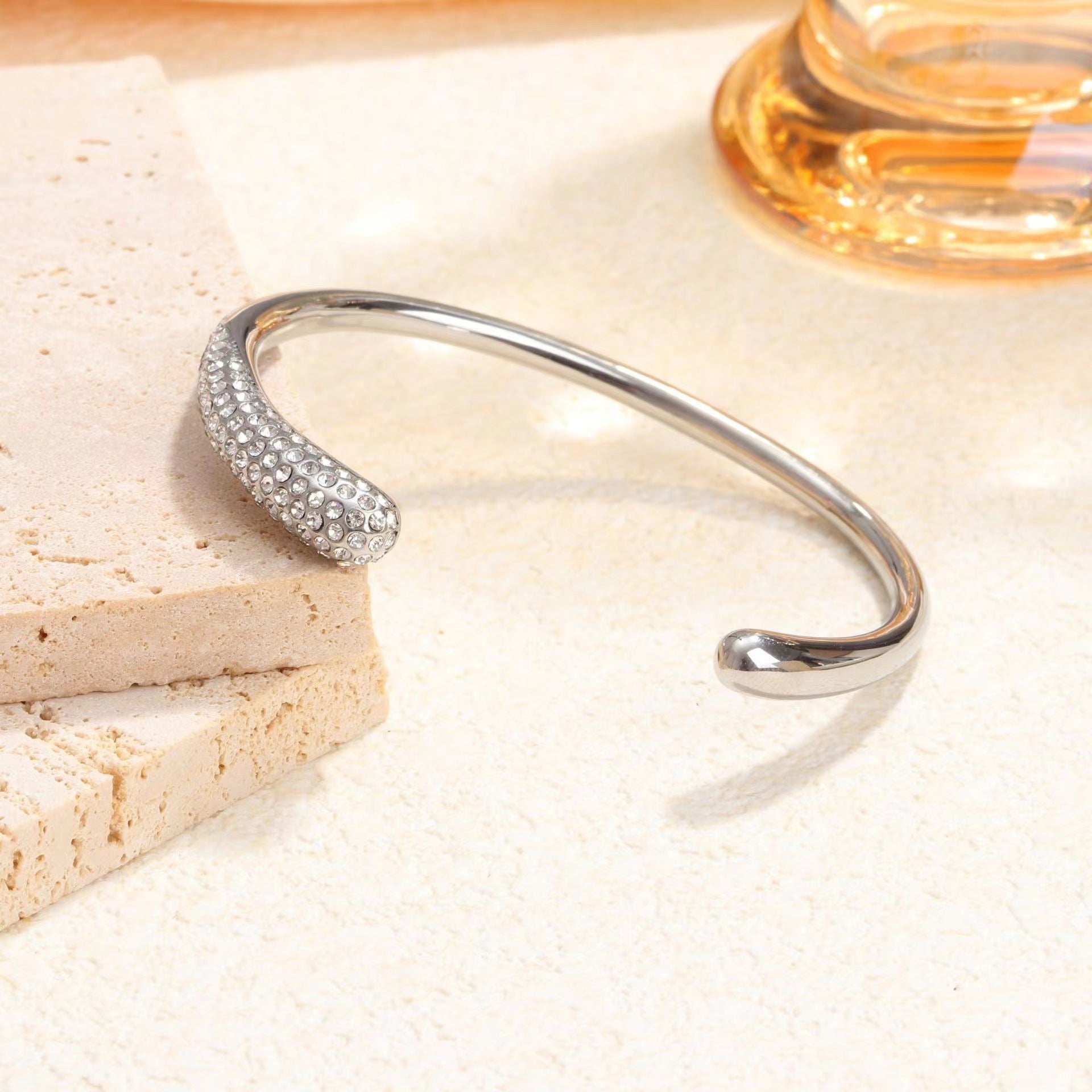 Brazalete de Zirconio de Color con Diamantes Completos de Acero Inoxidable Fundido Avanzado