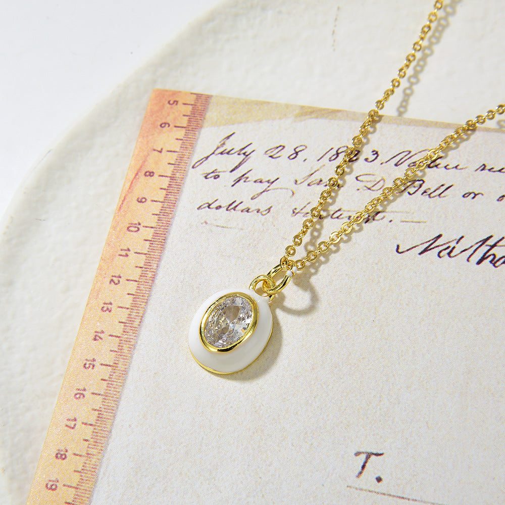 Damenmode Geometrisches Muster Oval Kupfer Mikro-Eingelegter Zirkon Gold Anhänger Halskette