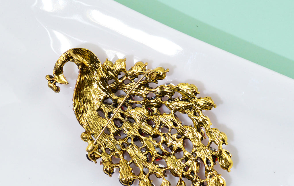 Broche Metálico de Pavo Real Colorido para Mujer