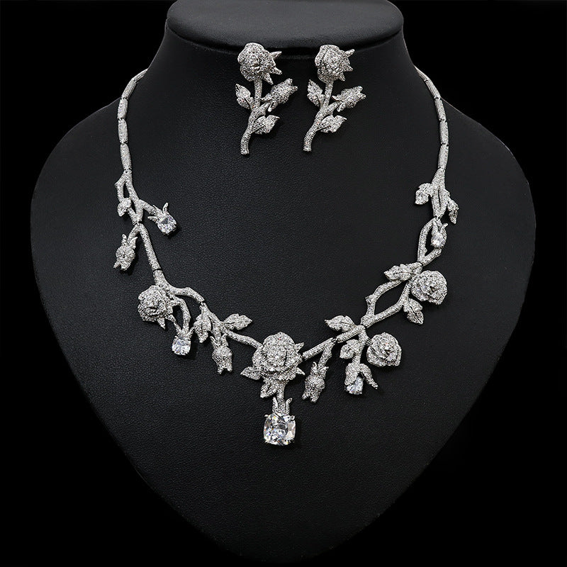 Hochwertiges Braut-Schmuckset mit Blumenkette und Ohrringen