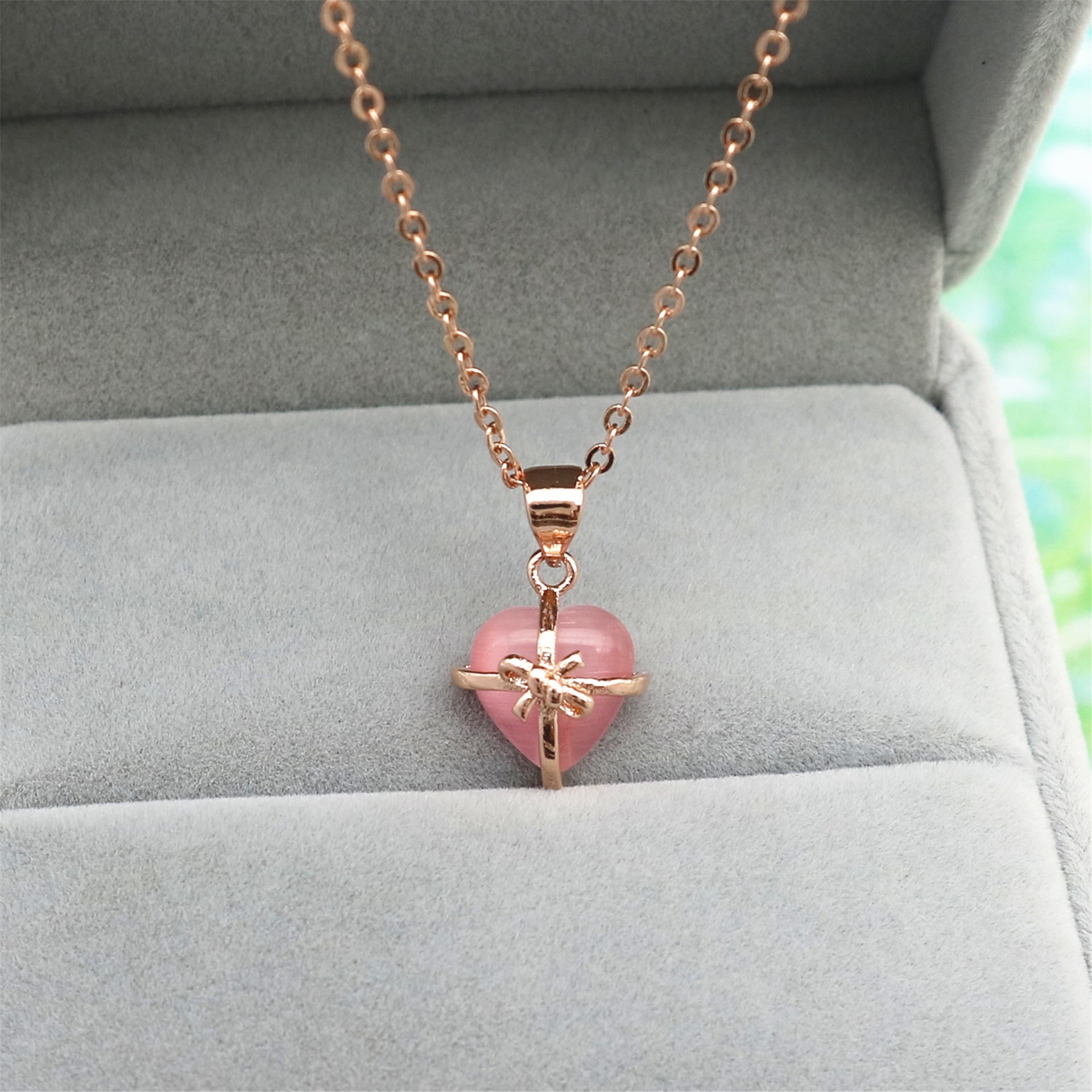 Anhänger aus Natur-Edelstein, Rosen-Anhänger