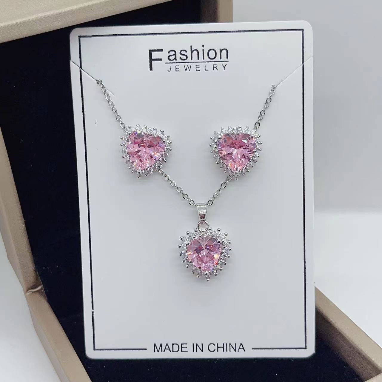 Copper Micro Inlaid Zircon Peach Heart Fashion Simple Necklace
