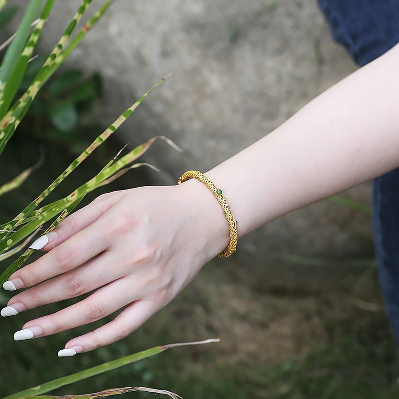 Pulsera con broche de jaspe nube hueco tallado e incrustaciones chapadas en oro