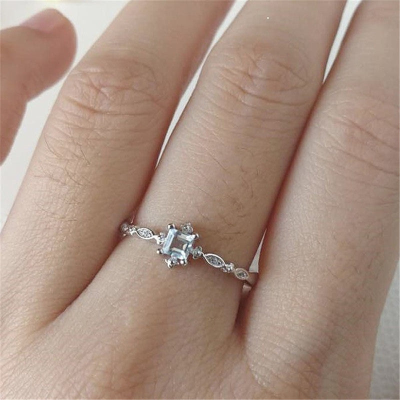 Neue kleine und elegante Ringe