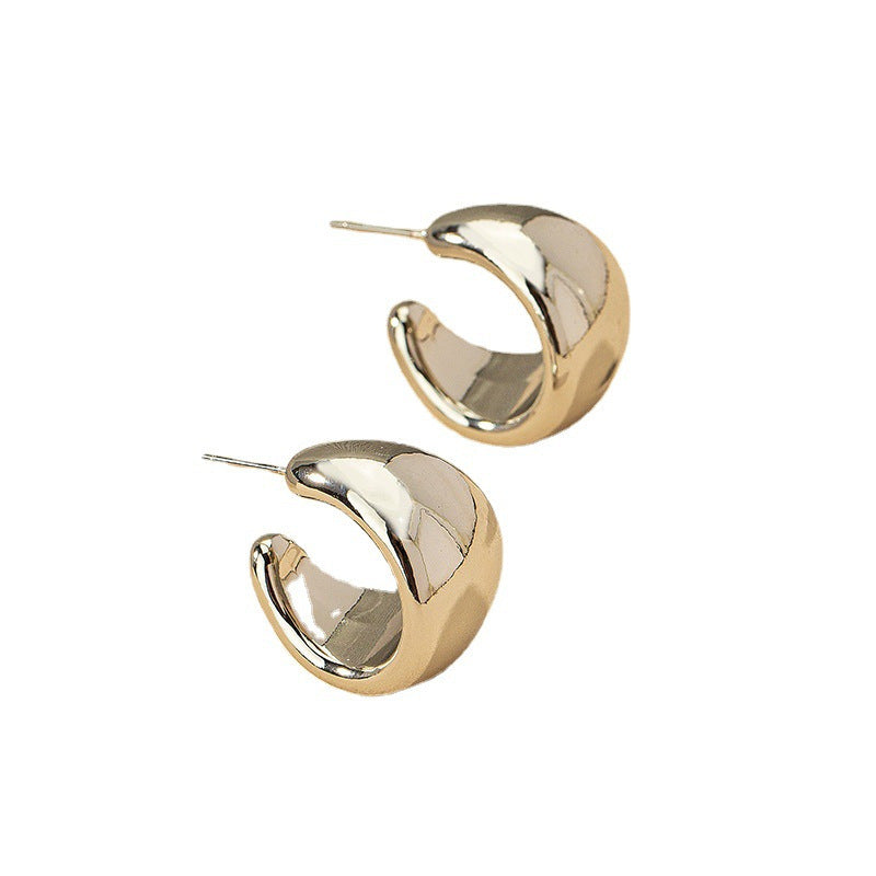 Pendientes C con superficie ancha de metal estilo europeo y americano, de moda sencilla