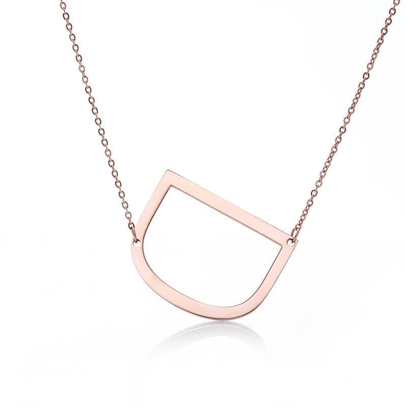 Fabuloso collar con colgante de letra inicial de acero inoxidable chapado en oro rosa