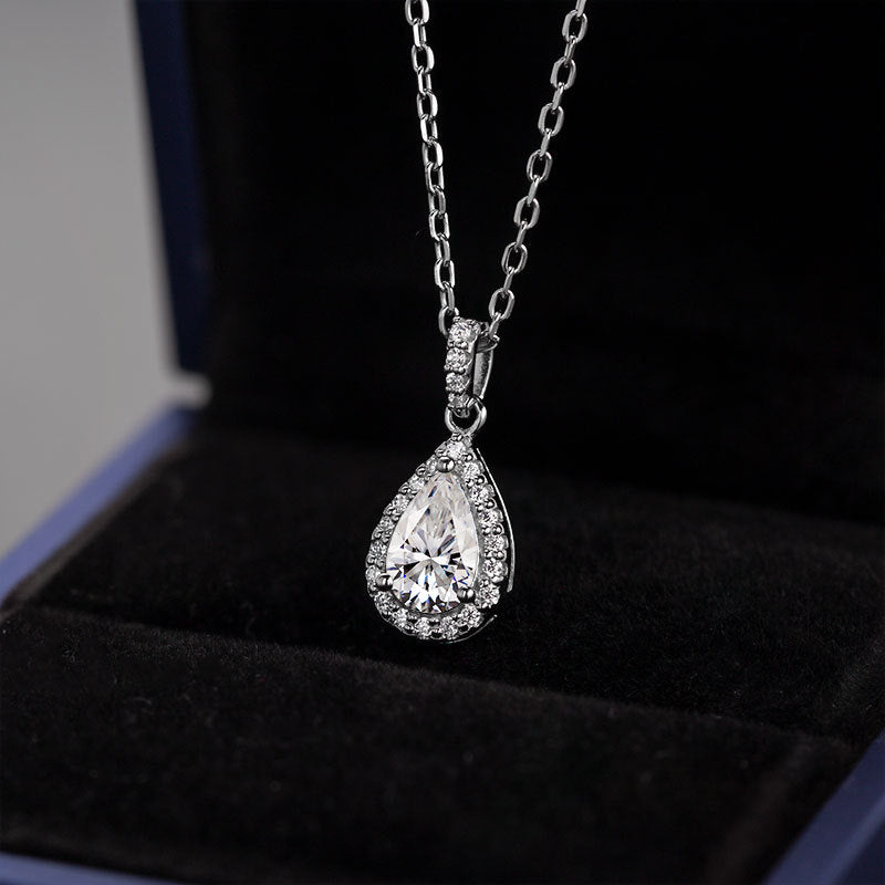 Collar de moissanita de 1 quilate con forma de gota de agua de moda