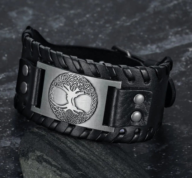 Brazalete de piel Asgard Crafted con hebilla y diseño celta del Árbol de la Vida metálico
