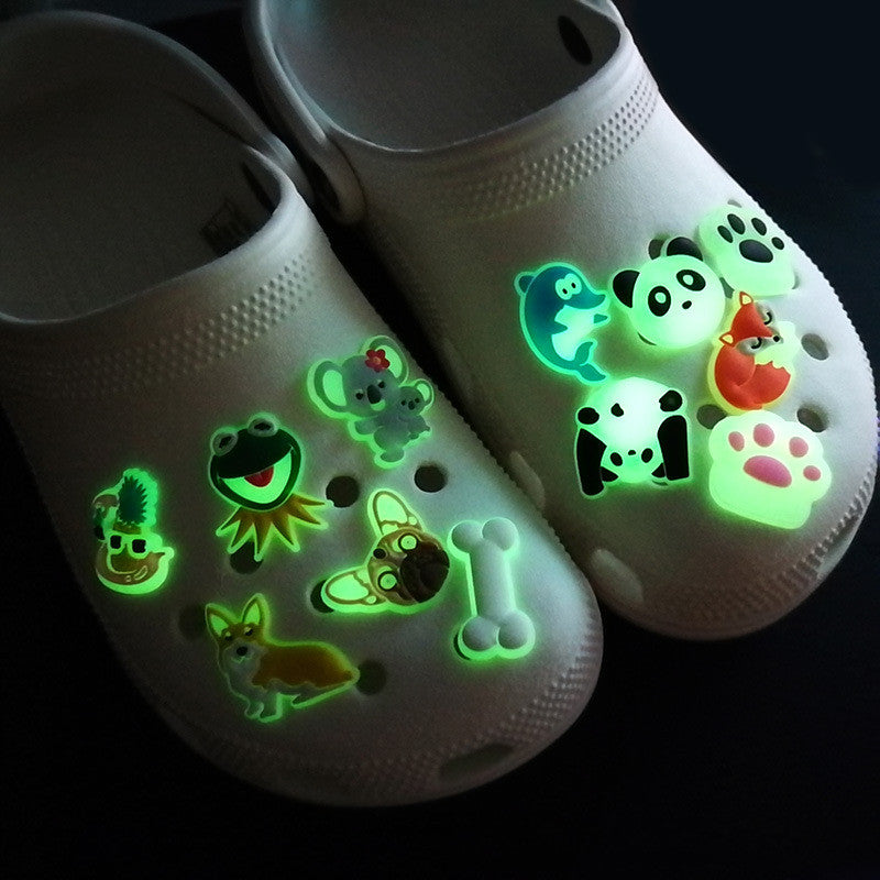 Leuchtende Lochschuhe Accessoires Fluoreszierende Kreativdekorationen