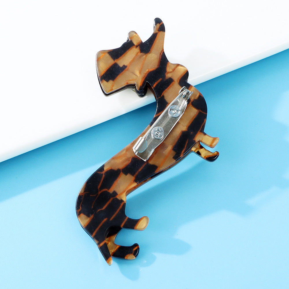 Broche de perro salchicha de acrílico y acetato de moda
