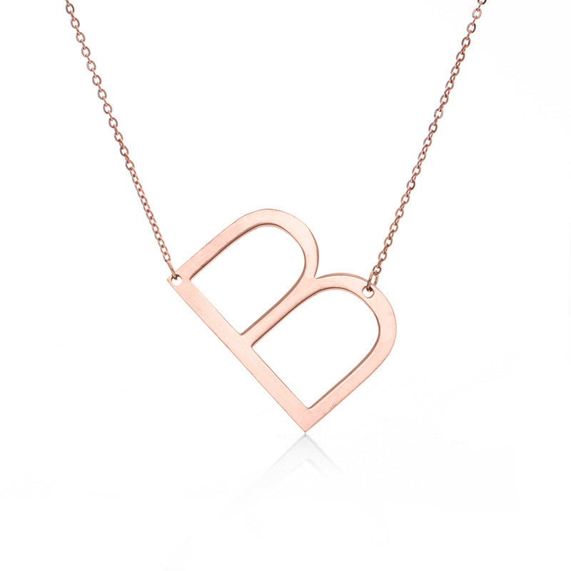 Fabuloso collar con colgante de letra inicial de acero inoxidable chapado en oro rosa