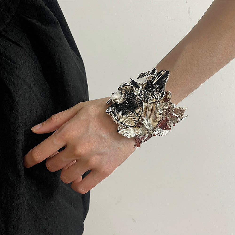 Pulsera de flores con costura dorada, diseño abierto, aleación