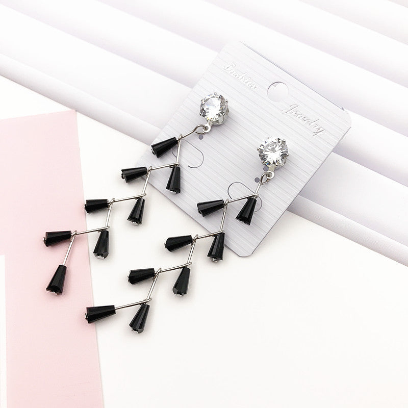 Koreanische Bogenquasten-Ohrringe asymmetrische Perlenblumen-Ohrringe