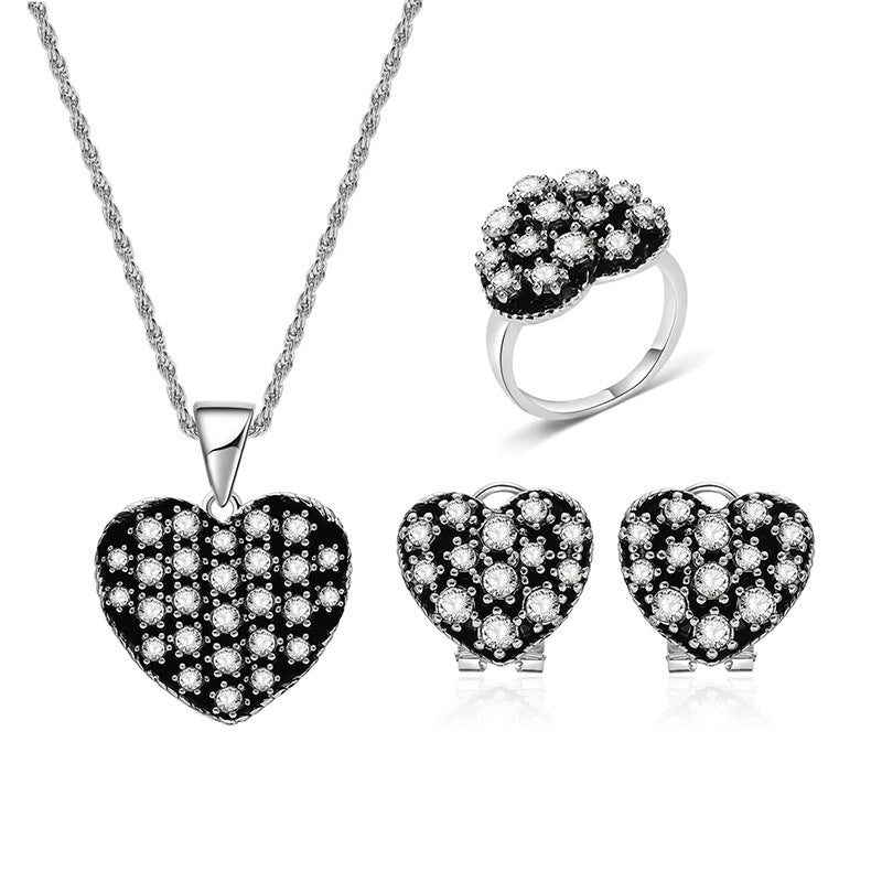 Schmuckset im Retro-Ethno-Stil, Halskette, Ohrringe, Ring, dreiteiliges Brautschmuck-Set mit Herzform