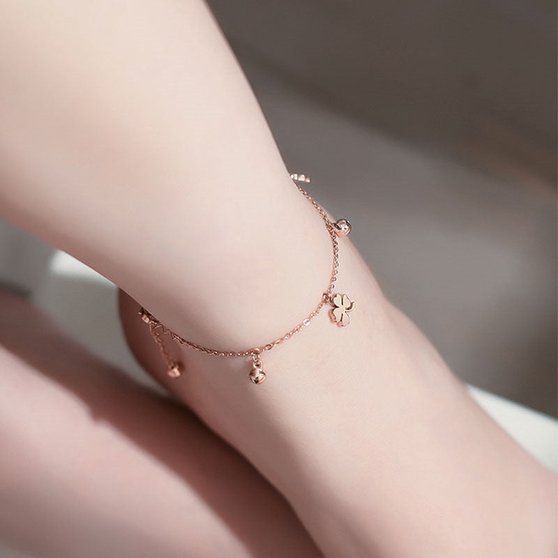 Tobillera de campana de trébol de acero de titanio para mujer, estilo antiguo, diseño de nicho, joyería