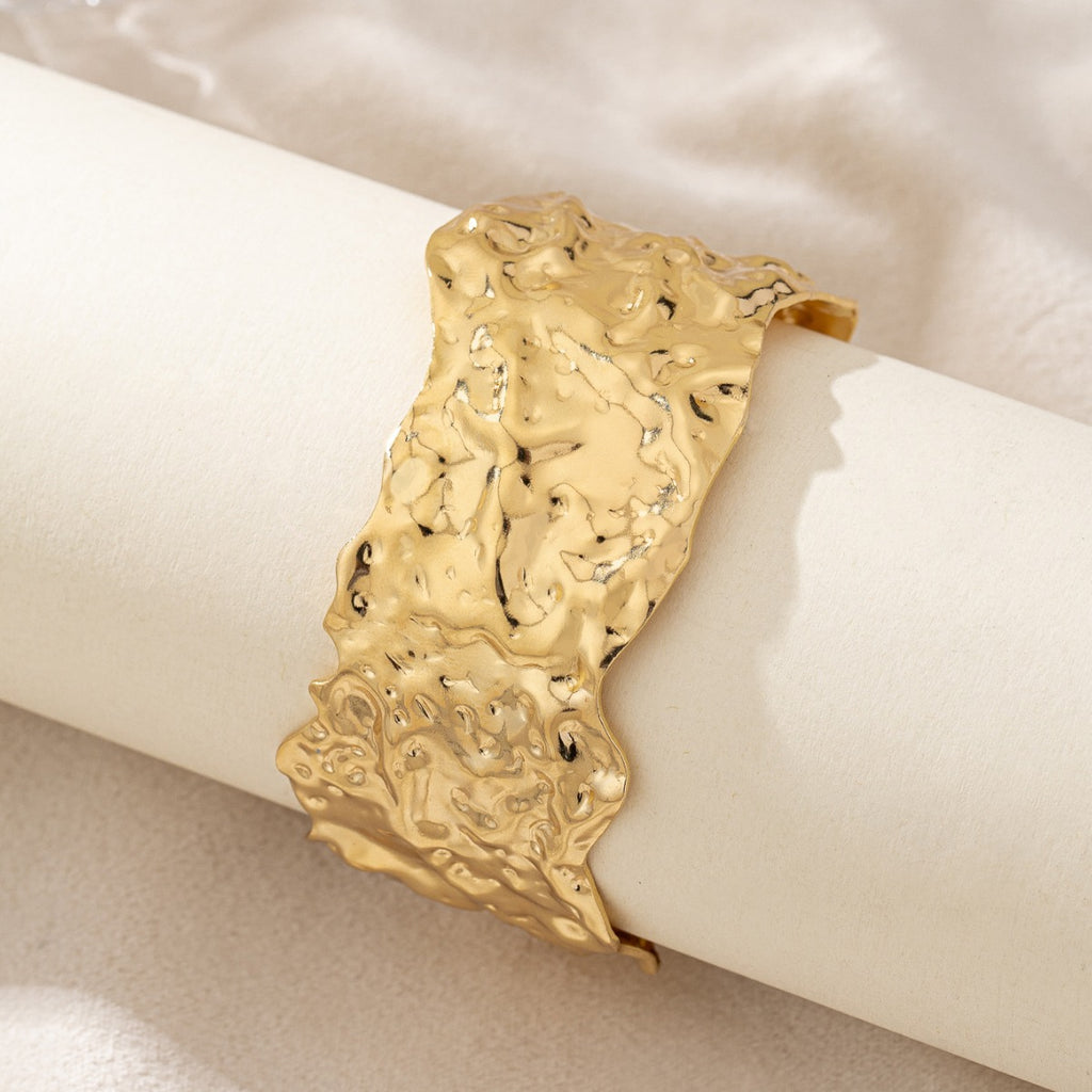 WT-B667 Einzigartige unregelmäßige Linien 18K vergoldetes Messing-Armband mit offener Manschette