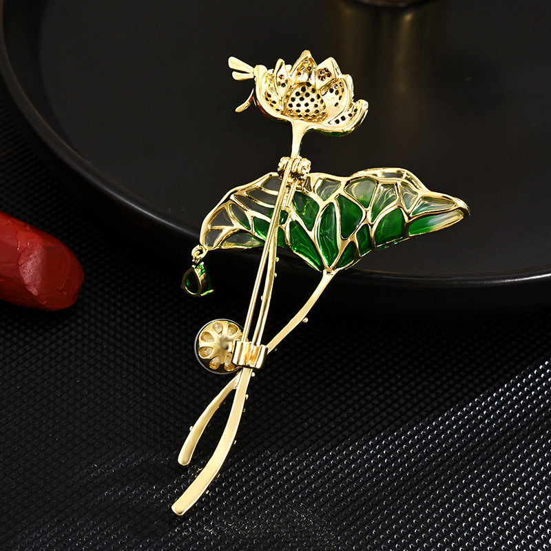 Lotus-Teich-Mondlicht-Brosche, hochwertige Damen