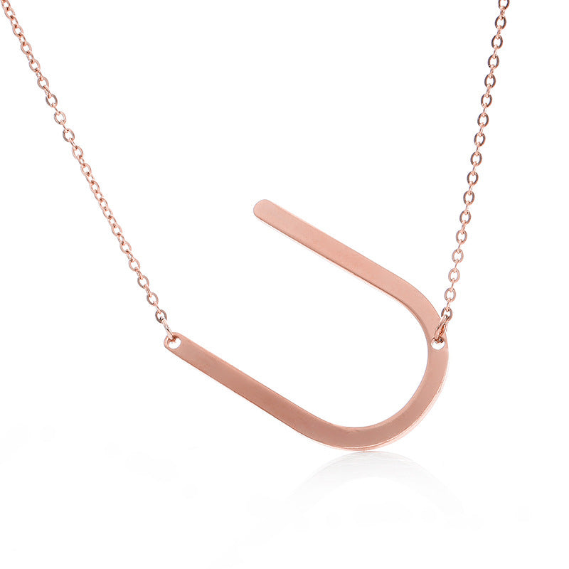 Fabuloso collar con colgante de letra inicial de acero inoxidable chapado en oro rosa