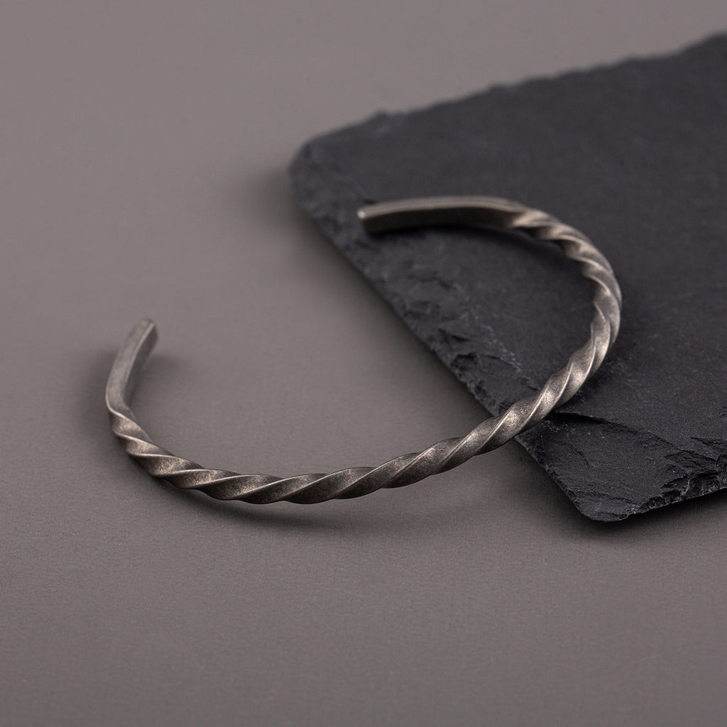 Retro-Mode 3mm Titanstahl gedrehtes quadratisches Armband