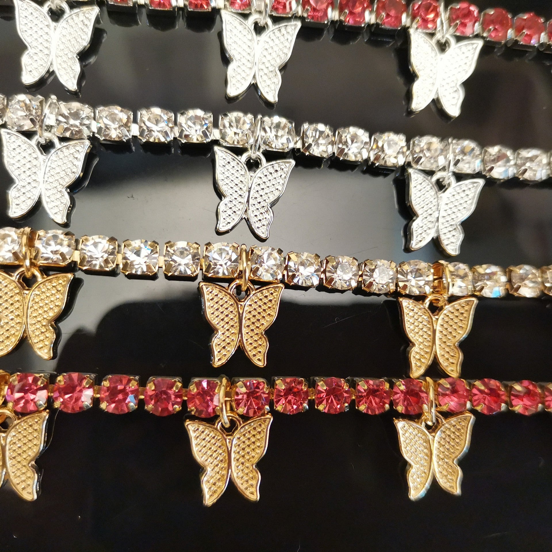 Tobillera con colgante de mariposa y diamantes de imitación