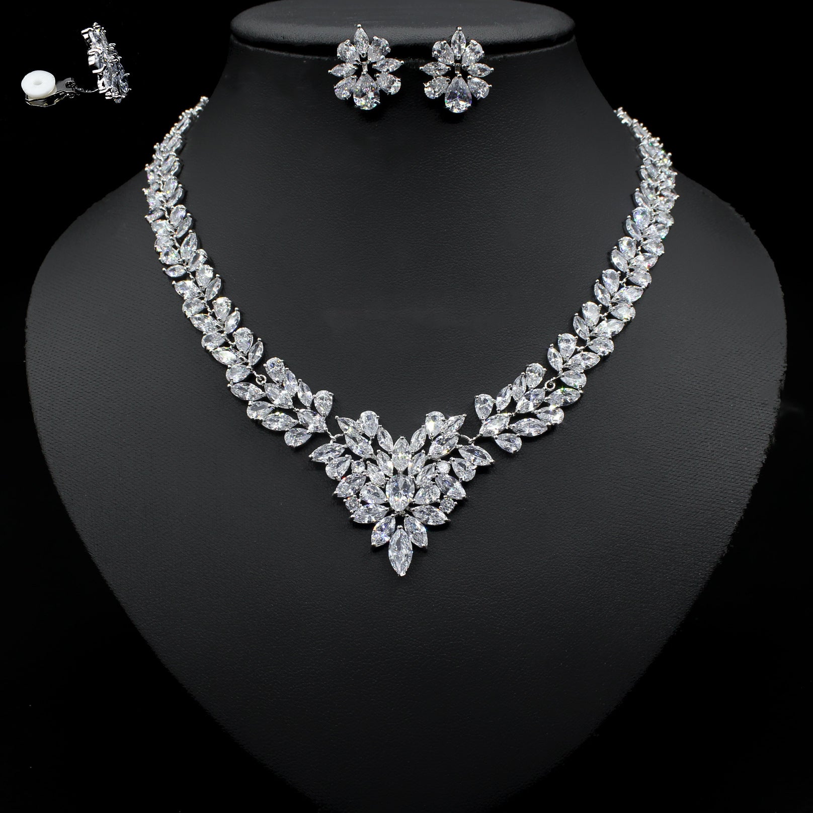 Elegantes Eiskristall-Ohrring-Zirkon-Halsketten-Set