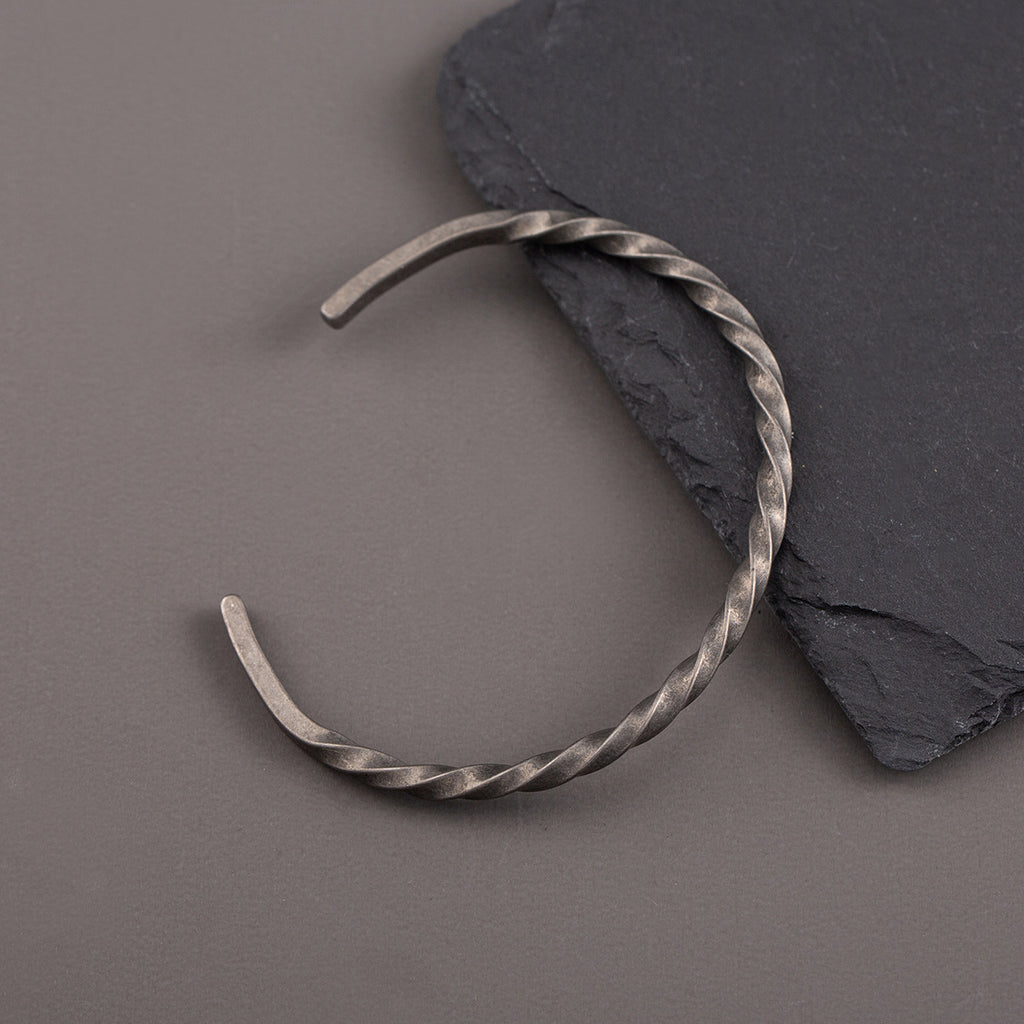 Retro-Mode 3mm Titanstahl gedrehtes quadratisches Armband